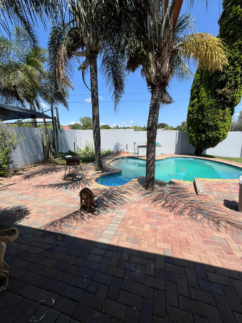 To Let 5 Bedroom Property for Rent in The Reeds Gauteng