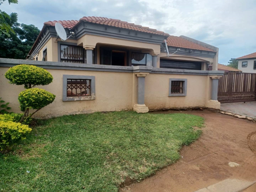 3 Bedroom Property for Sale in Rosslyn Gauteng