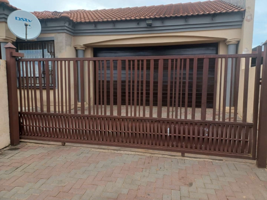 3 Bedroom Property for Sale in Rosslyn Gauteng