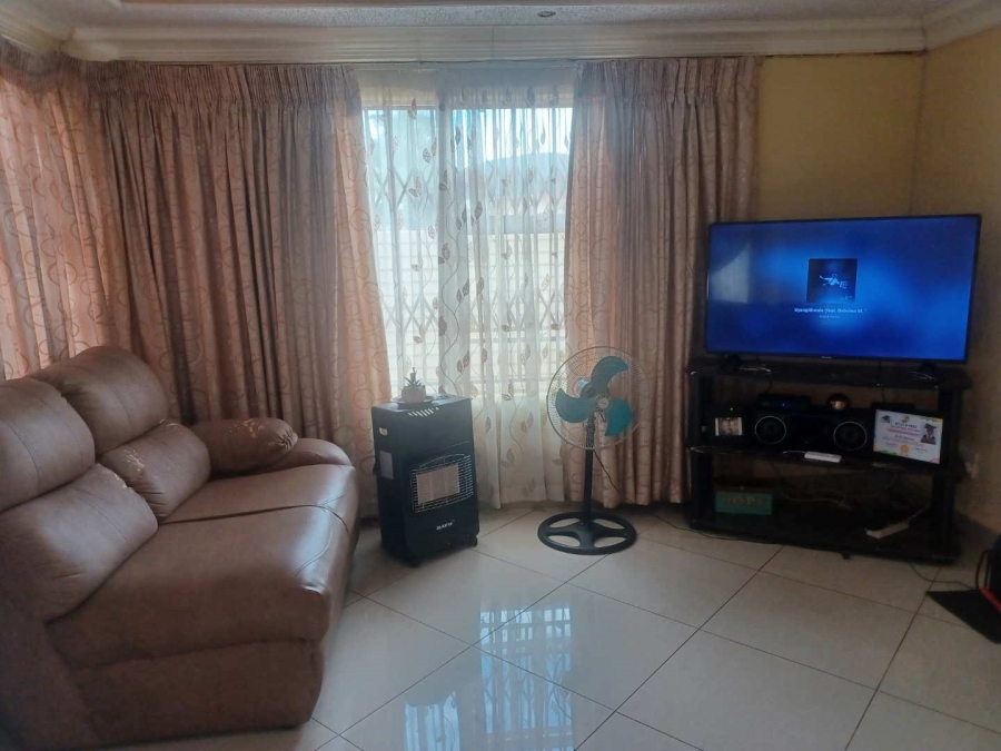 3 Bedroom Property for Sale in Rosslyn Gauteng