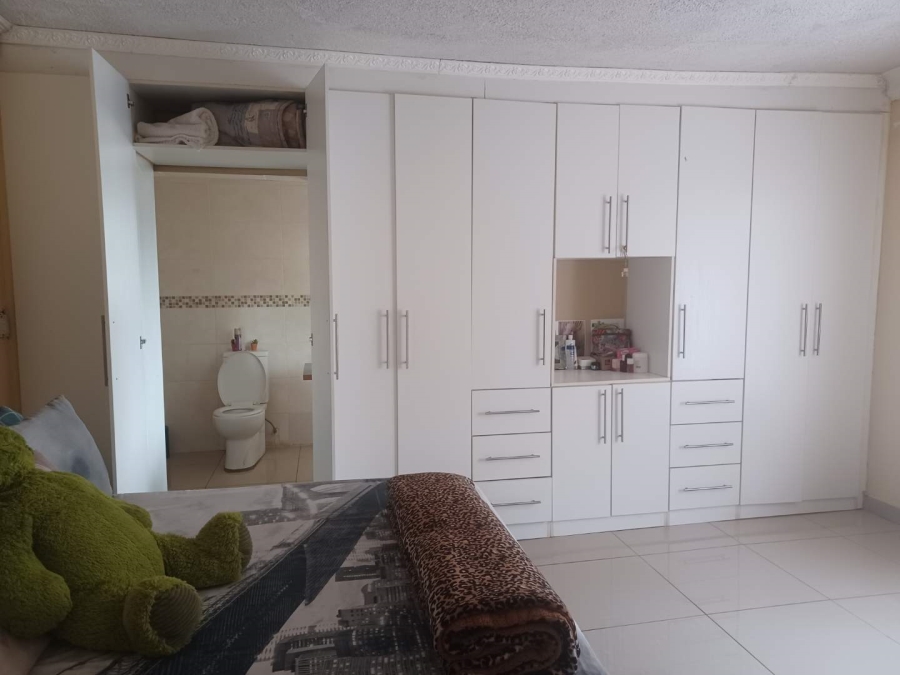 3 Bedroom Property for Sale in Rosslyn Gauteng