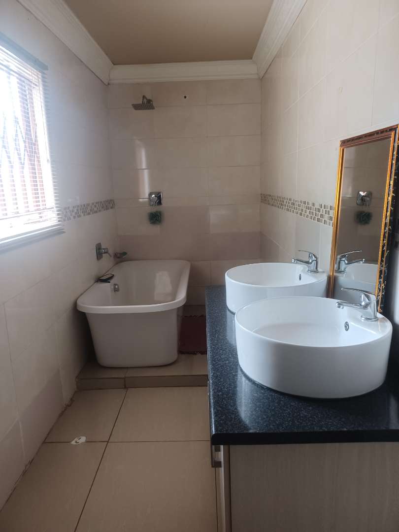 3 Bedroom Property for Sale in Rosslyn Gauteng