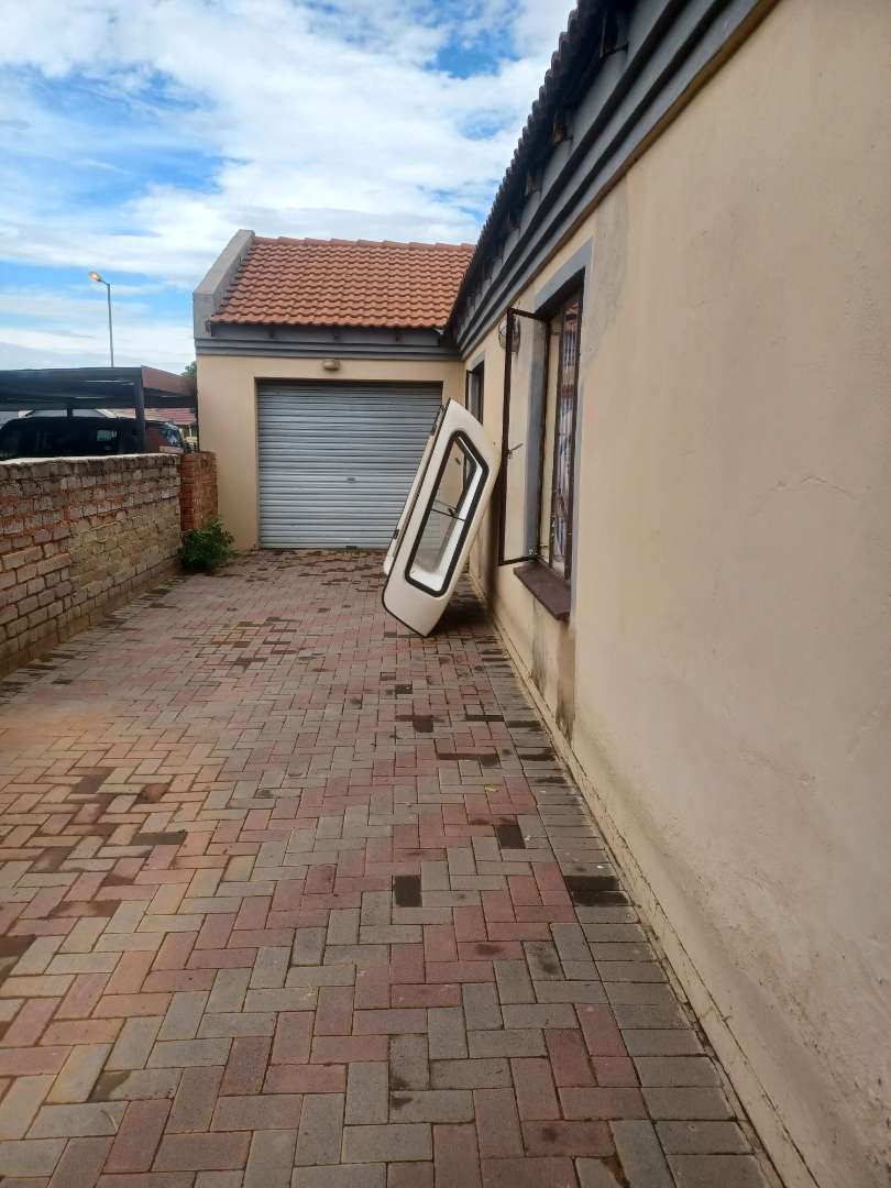 3 Bedroom Property for Sale in Rosslyn Gauteng