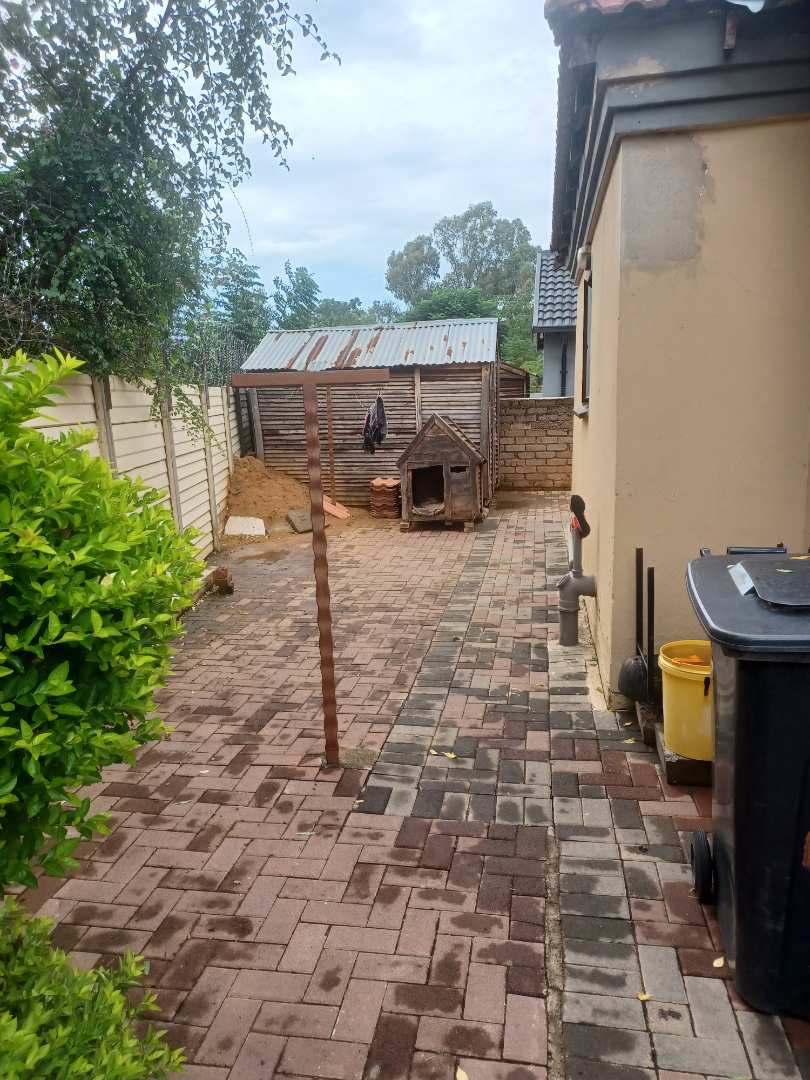 3 Bedroom Property for Sale in Rosslyn Gauteng