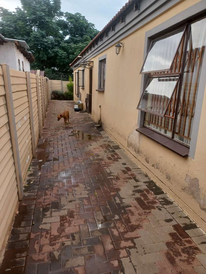 3 Bedroom Property for Sale in Rosslyn Gauteng