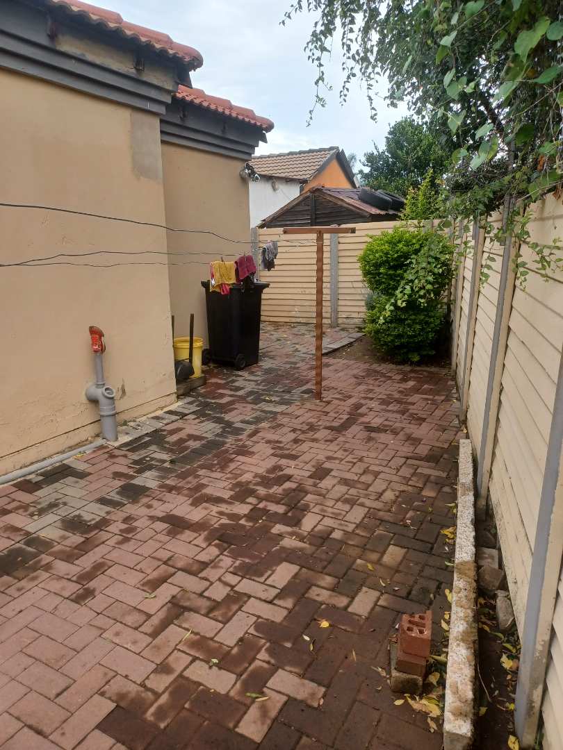 3 Bedroom Property for Sale in Rosslyn Gauteng