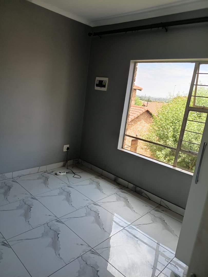 2 Bedroom Property for Sale in Dawn Park Gauteng