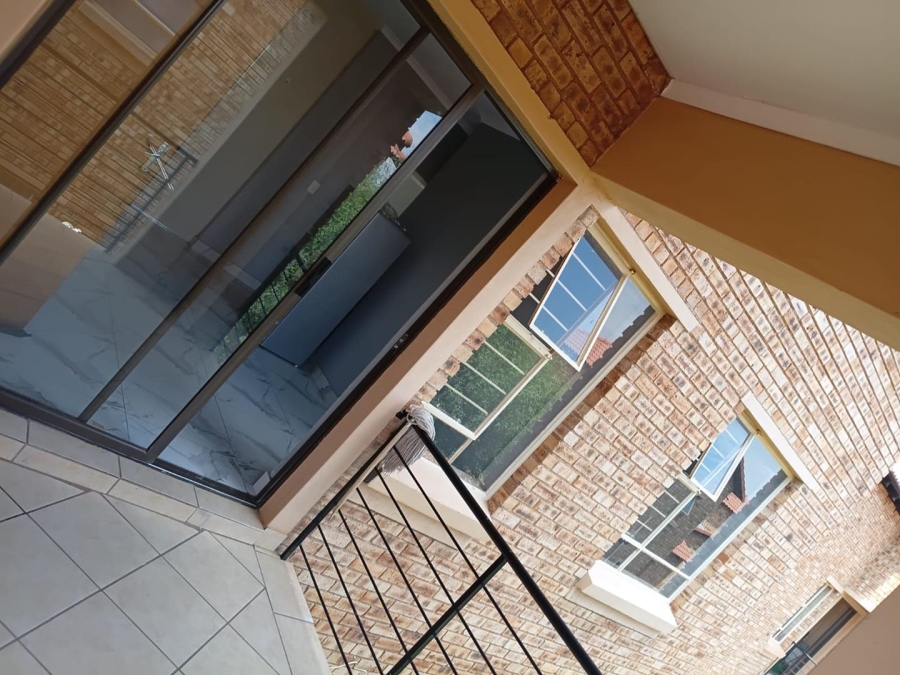 2 Bedroom Property for Sale in Dawn Park Gauteng