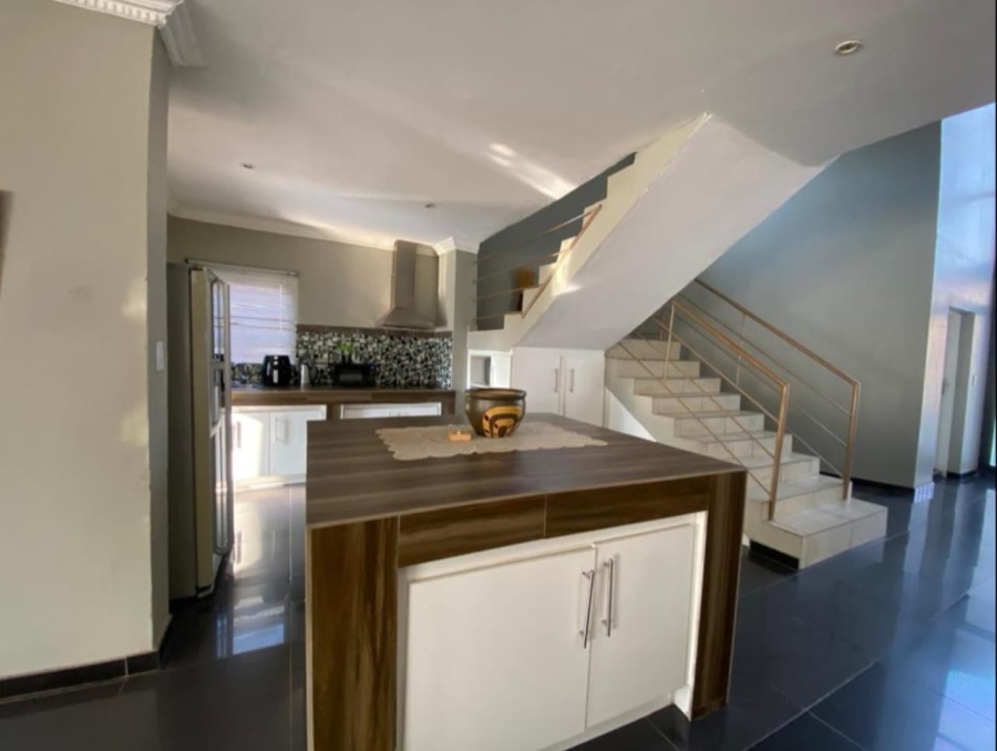 6 Bedroom Property for Sale in Theresa Park Gauteng