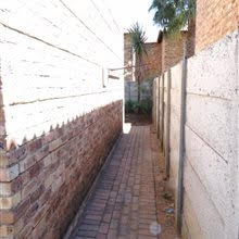 To Let 2 Bedroom Property for Rent in Sonneglans Gauteng