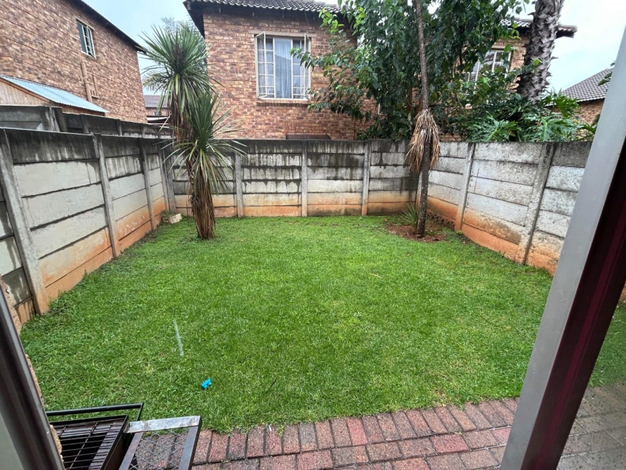 To Let 2 Bedroom Property for Rent in Sonneglans Gauteng