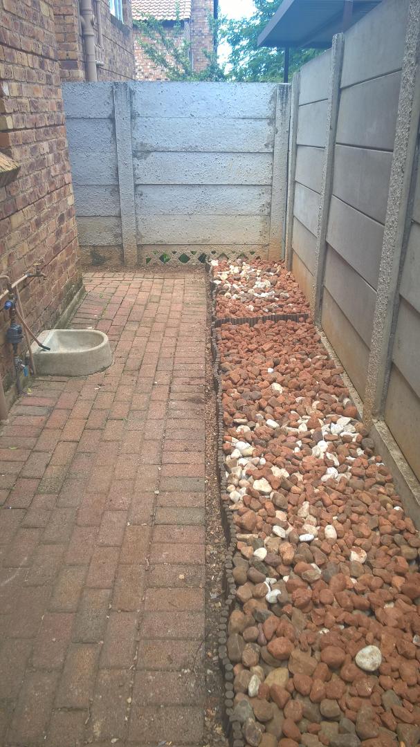 To Let 2 Bedroom Property for Rent in Sonneglans Gauteng