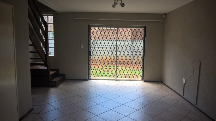 To Let 2 Bedroom Property for Rent in Sonneglans Gauteng