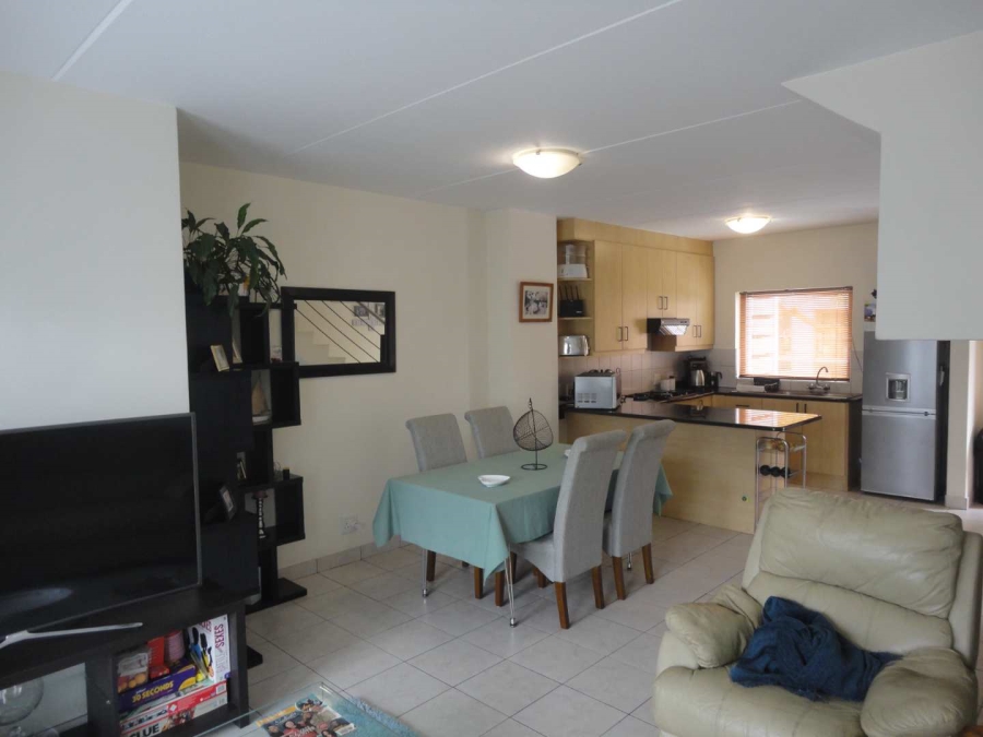 To Let 2 Bedroom Property for Rent in Magaliessig Gauteng