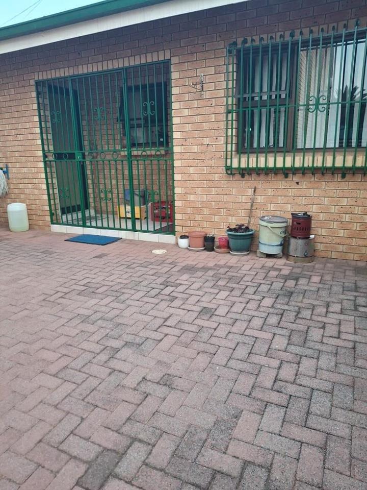 2 Bedroom Property for Sale in The Hill Gauteng
