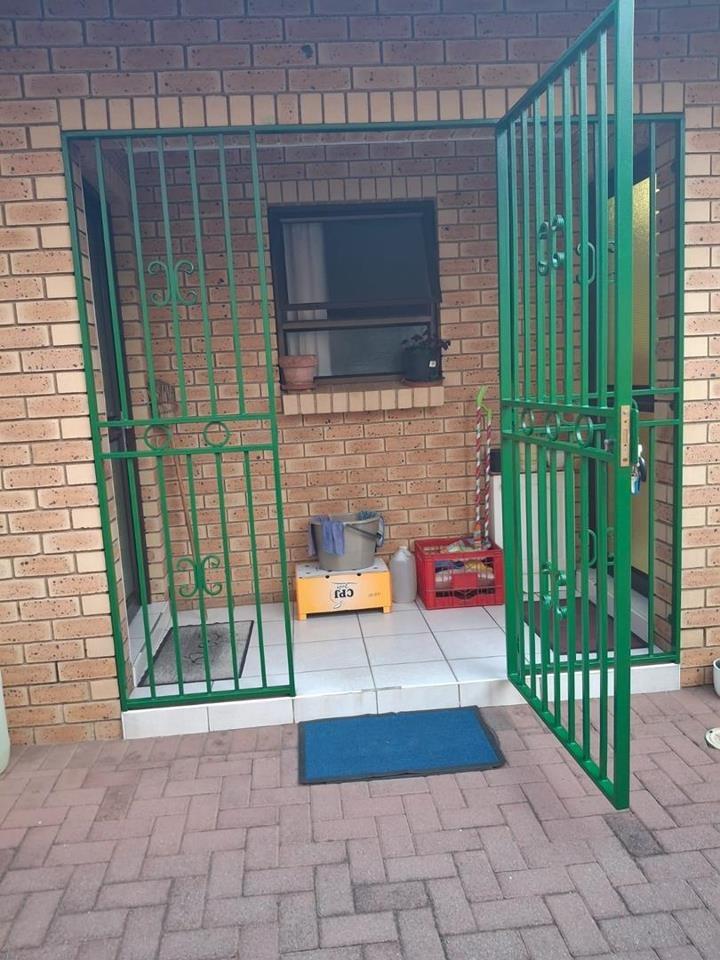 2 Bedroom Property for Sale in The Hill Gauteng