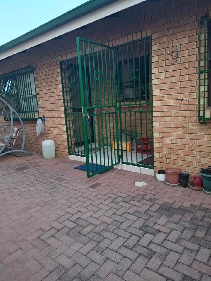 2 Bedroom Property for Sale in The Hill Gauteng