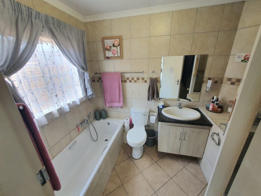 3 Bedroom Property for Sale in Annlin Gauteng