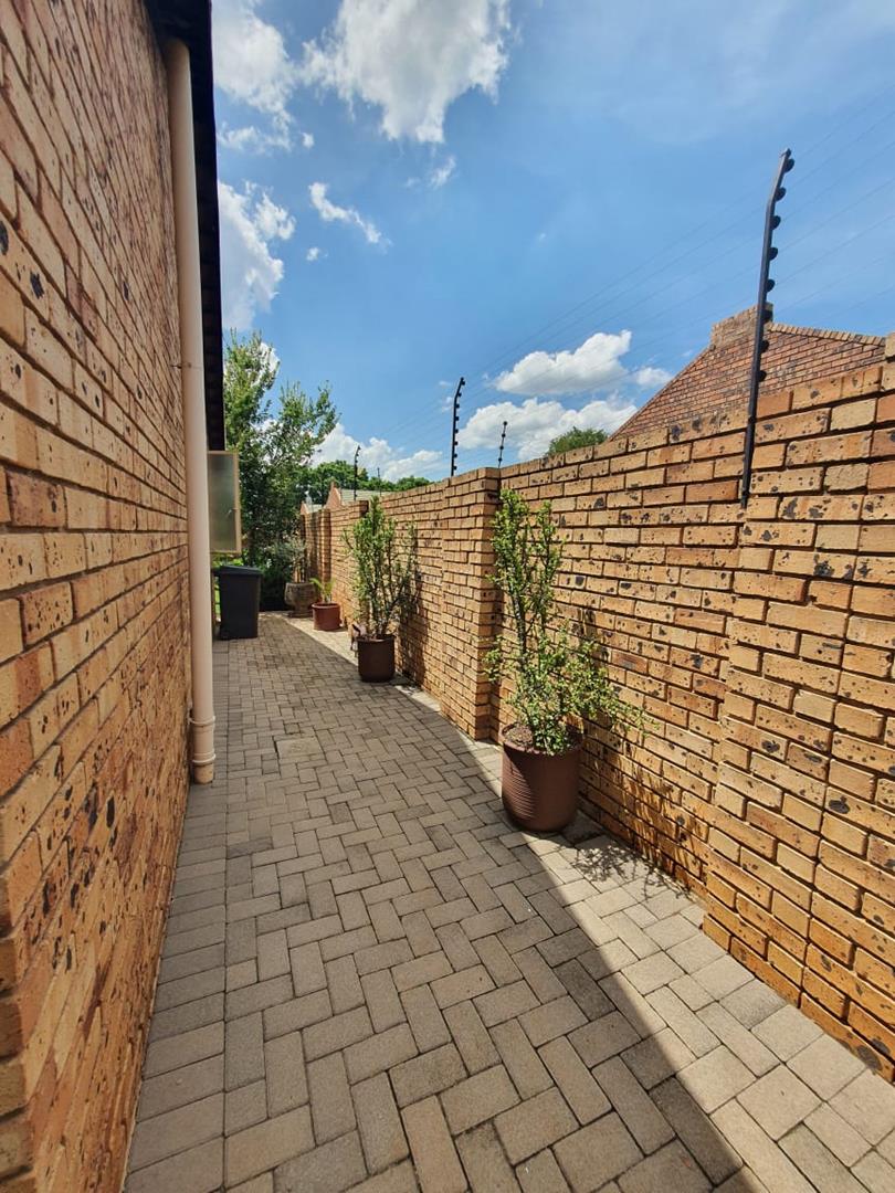 3 Bedroom Property for Sale in Annlin Gauteng
