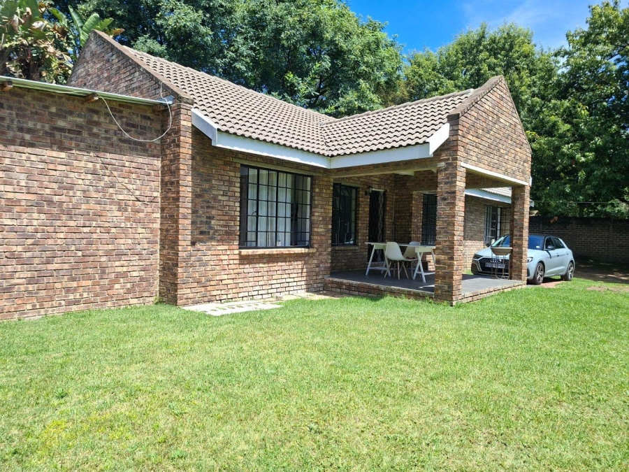 To Let 2 Bedroom Property for Rent in Buccleuch Gauteng