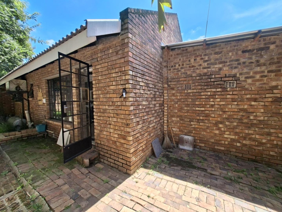 To Let 2 Bedroom Property for Rent in Buccleuch Gauteng