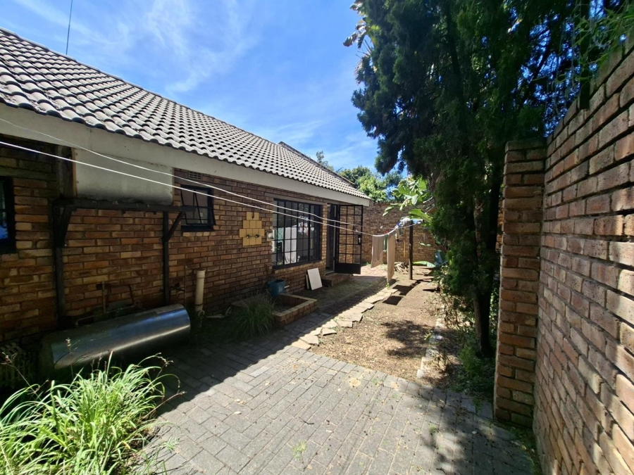 To Let 2 Bedroom Property for Rent in Buccleuch Gauteng