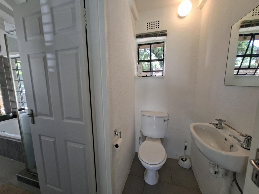 To Let 2 Bedroom Property for Rent in Buccleuch Gauteng