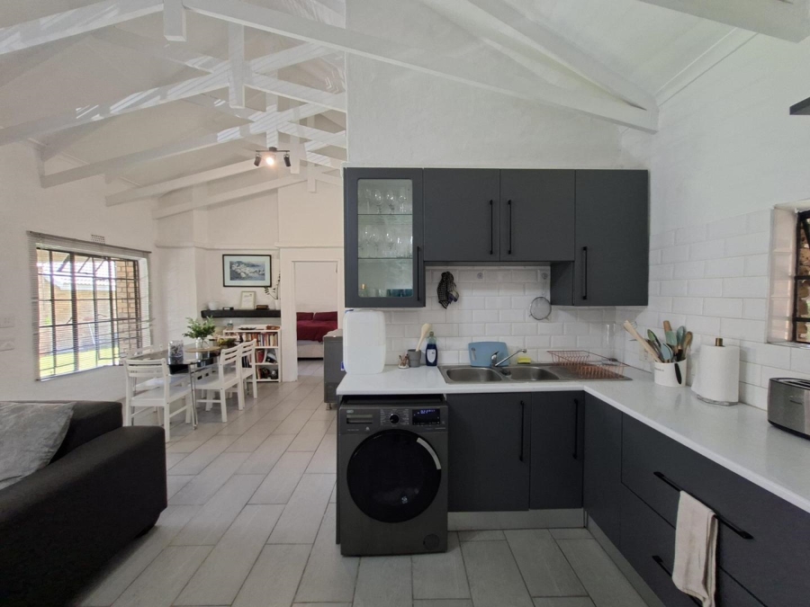 To Let 2 Bedroom Property for Rent in Buccleuch Gauteng