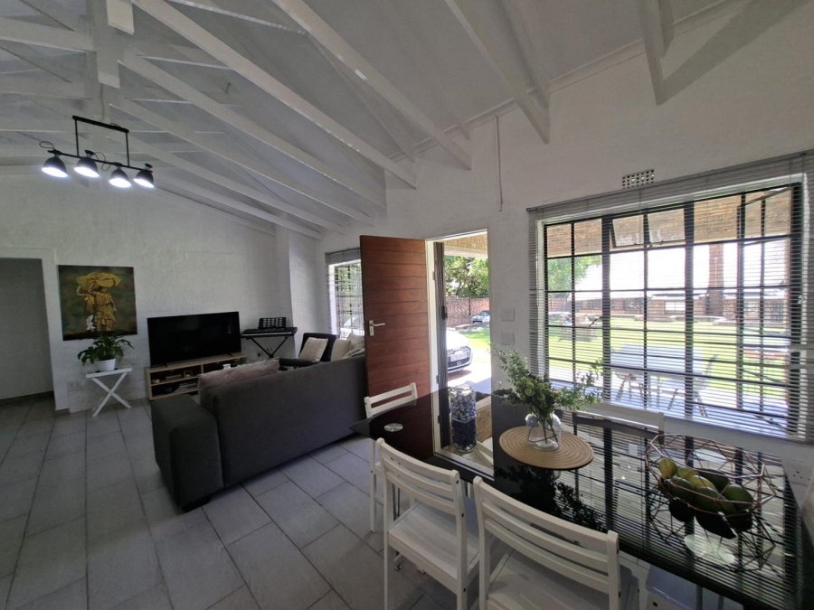 To Let 2 Bedroom Property for Rent in Buccleuch Gauteng