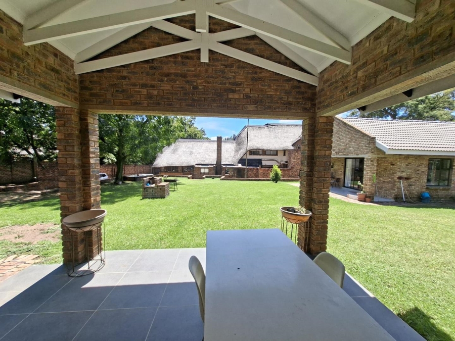 To Let 2 Bedroom Property for Rent in Buccleuch Gauteng