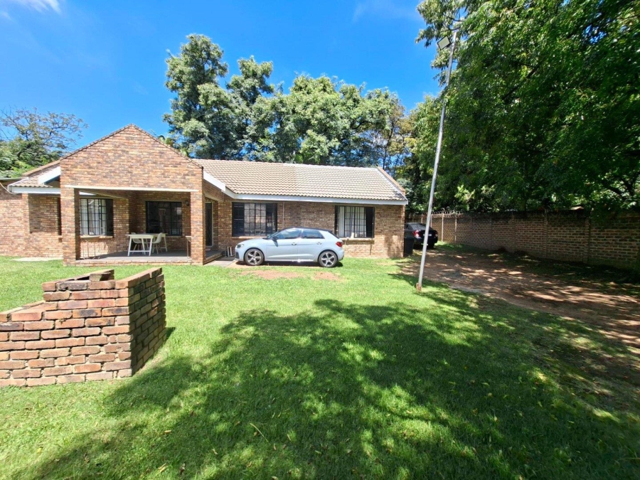 To Let 2 Bedroom Property for Rent in Buccleuch Gauteng