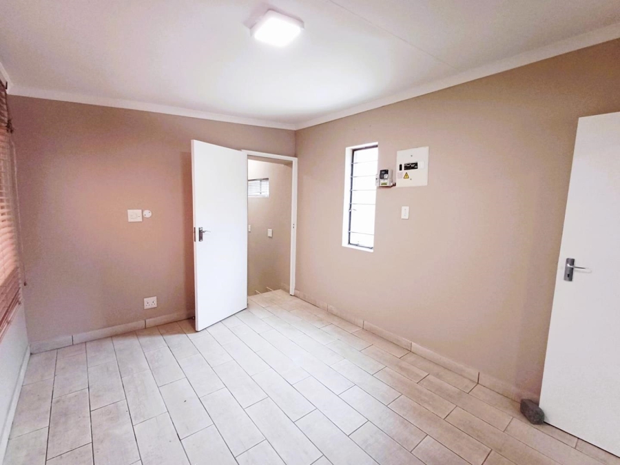 To Let 1 Bedroom Property for Rent in Victory Park Gauteng