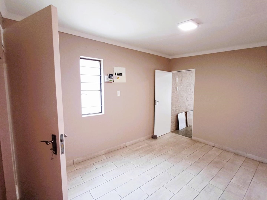 To Let 1 Bedroom Property for Rent in Victory Park Gauteng