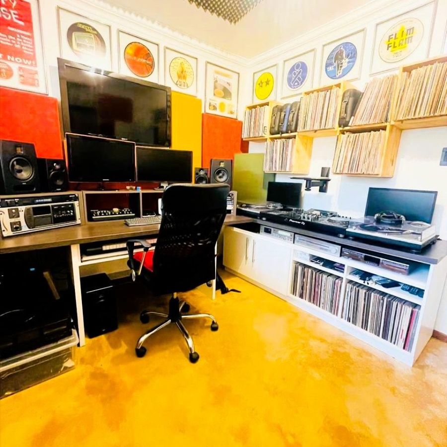 To Let 3 Bedroom Property for Rent in Linden Gauteng