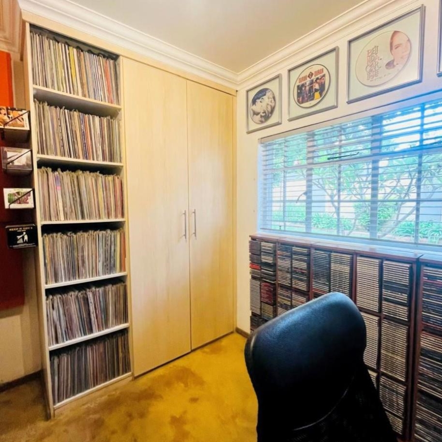 To Let 3 Bedroom Property for Rent in Linden Gauteng