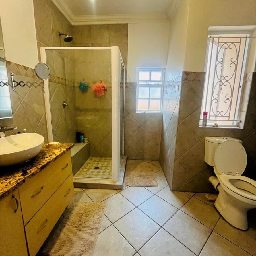 To Let 3 Bedroom Property for Rent in Linden Gauteng
