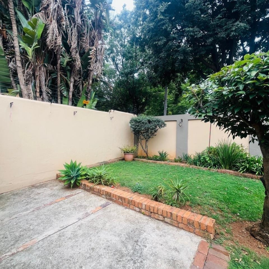 To Let 3 Bedroom Property for Rent in Linden Gauteng