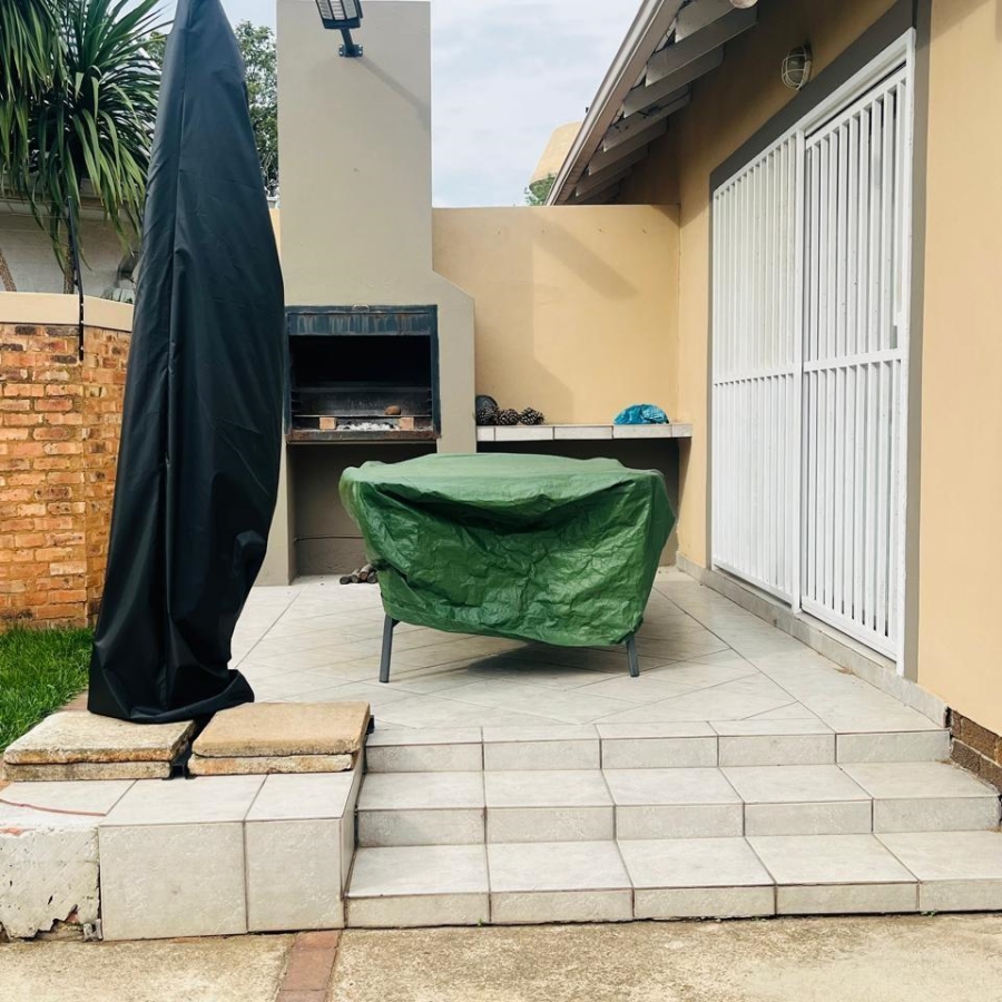 To Let 3 Bedroom Property for Rent in Linden Gauteng