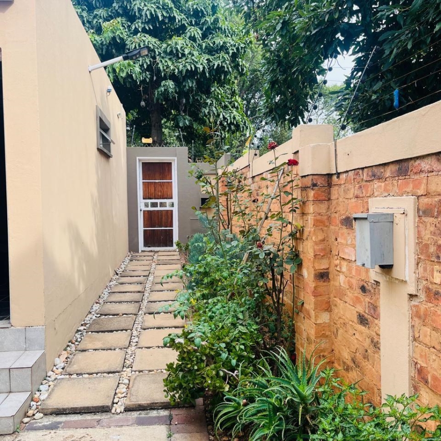 To Let 3 Bedroom Property for Rent in Linden Gauteng
