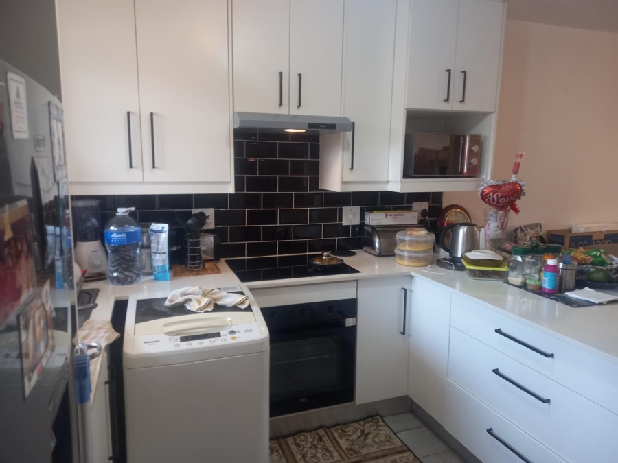 To Let 1 Bedroom Property for Rent in Weltevreden Park Gauteng