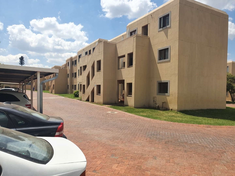 To Let 1 Bedroom Property for Rent in Weltevreden Park Gauteng