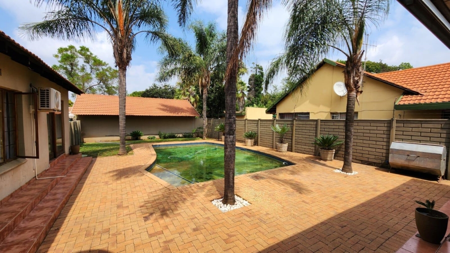 8 Bedroom Property for Sale in Wierdapark Gauteng