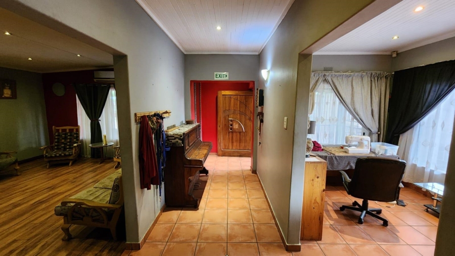8 Bedroom Property for Sale in Wierdapark Gauteng