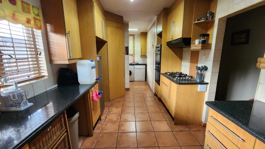 8 Bedroom Property for Sale in Wierdapark Gauteng