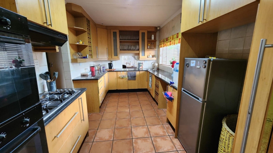 8 Bedroom Property for Sale in Wierdapark Gauteng