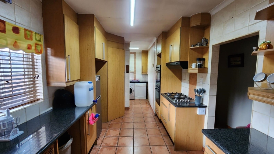 8 Bedroom Property for Sale in Wierdapark Gauteng