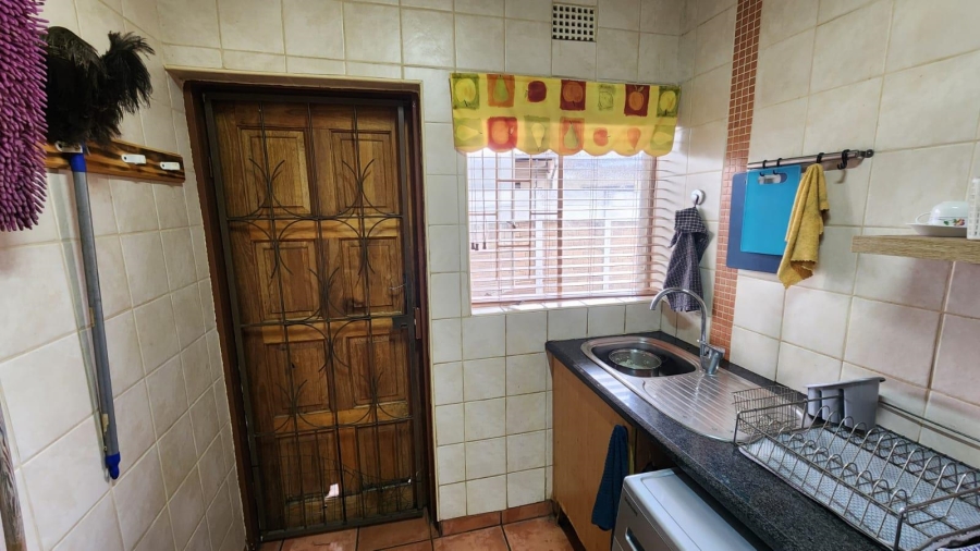 8 Bedroom Property for Sale in Wierdapark Gauteng