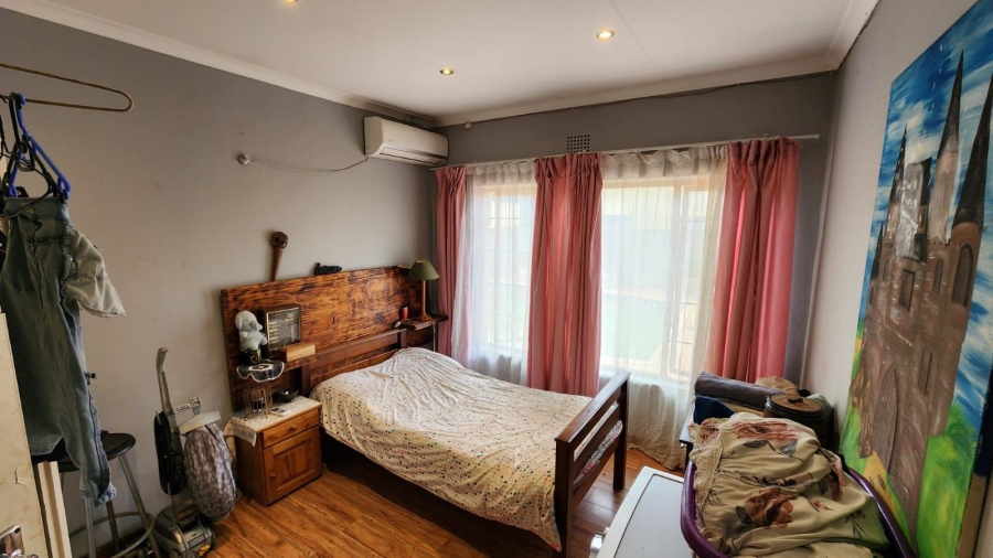 8 Bedroom Property for Sale in Wierdapark Gauteng