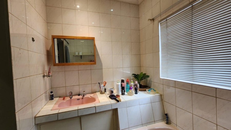 8 Bedroom Property for Sale in Wierdapark Gauteng