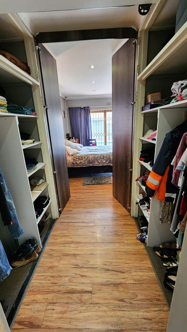 8 Bedroom Property for Sale in Wierdapark Gauteng